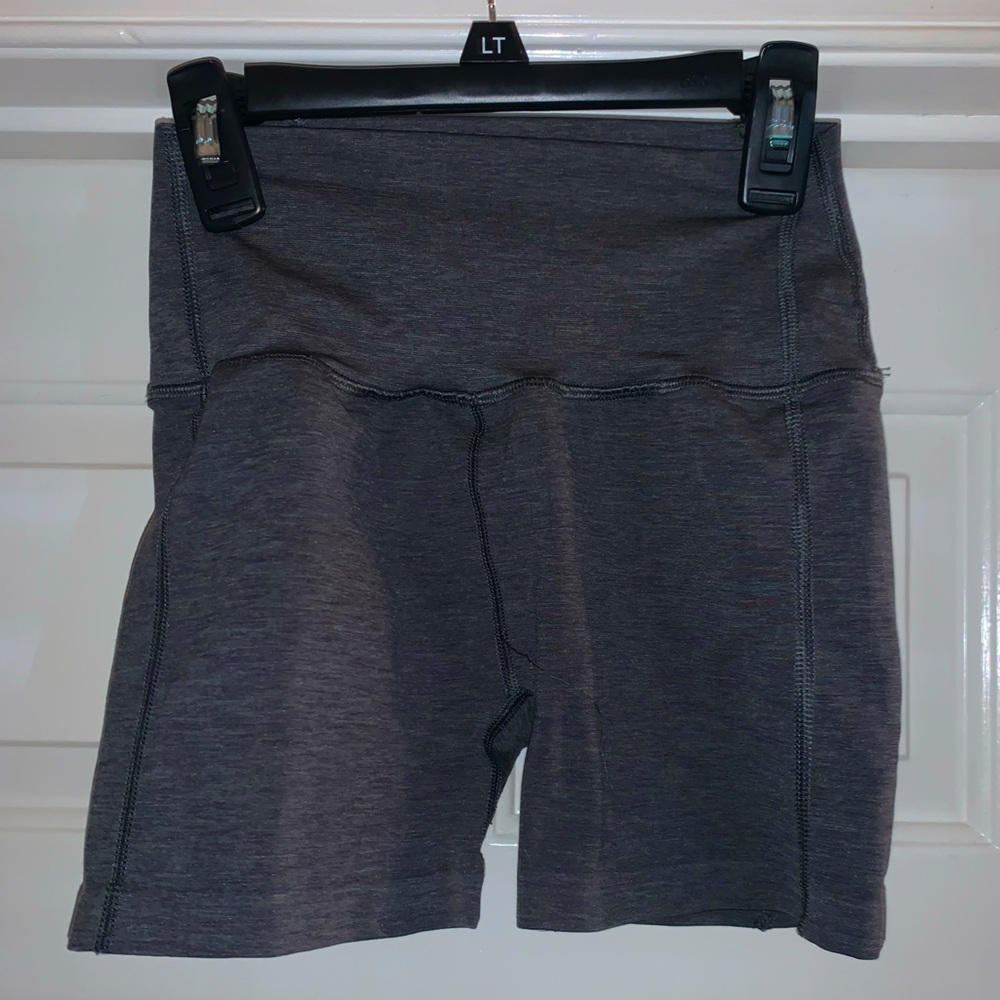 Alphalete short dark Gray